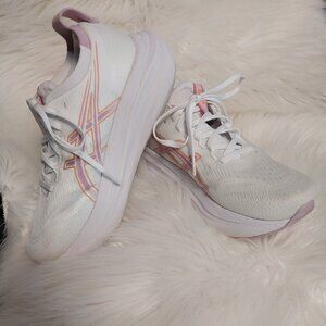3672 Size 8 Wide Acics Gel Nimbus 27, In White and Orange,